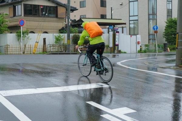 雨の日の自転車乗り