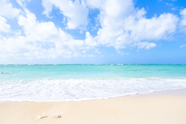 沖縄の海と砂浜