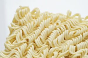 インスタントラーメンの賞味期限切れ。3ヶ月～1年でも食べられる？